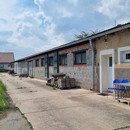 Apartmany Vinarstvi Klucov Lstibor Exteriör bild